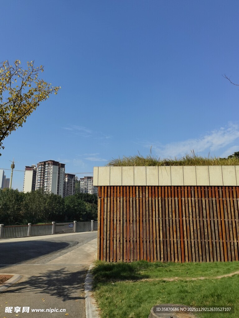 屋顶绿植景观的户外建筑