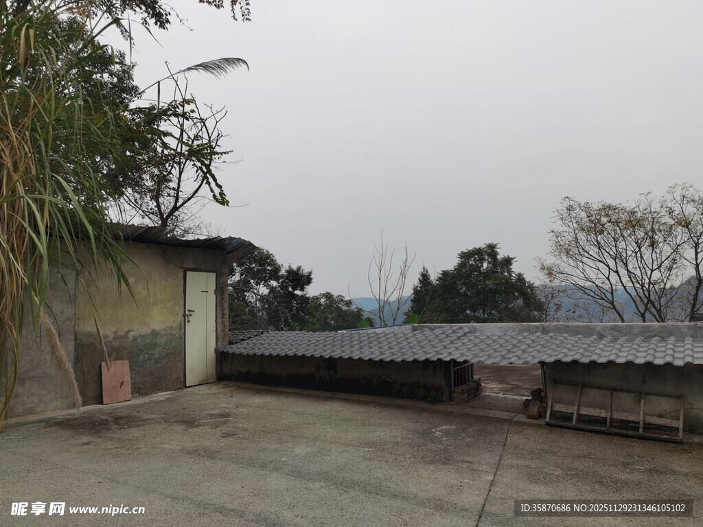 户外空旷场地及简易建筑