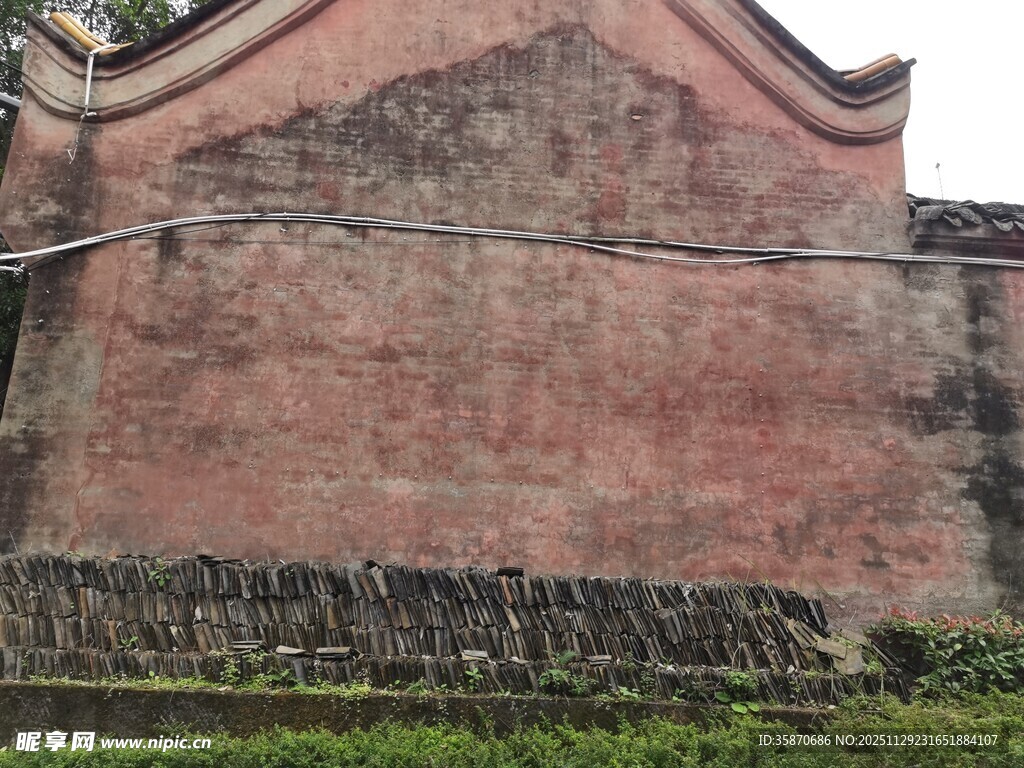 古老红墙建筑风貌