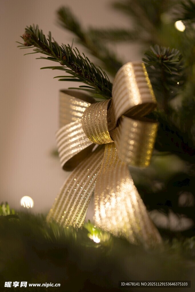 金色圣诞蝴蝶结装饰