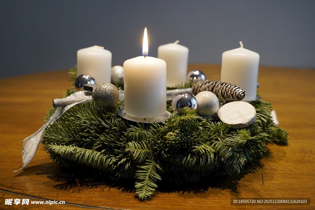 圣诞蜡烛花环装饰