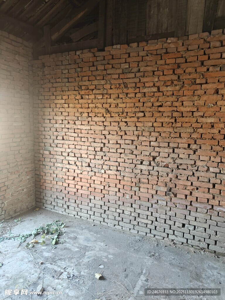 室内砖墙毛坯施工场景