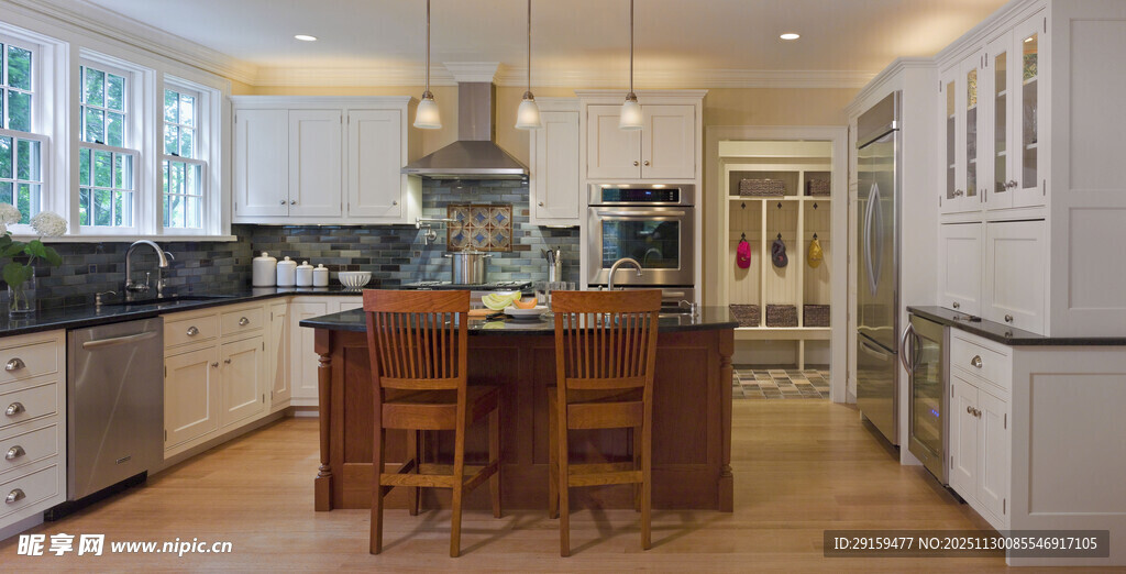 现代风格开放式温馨厨房