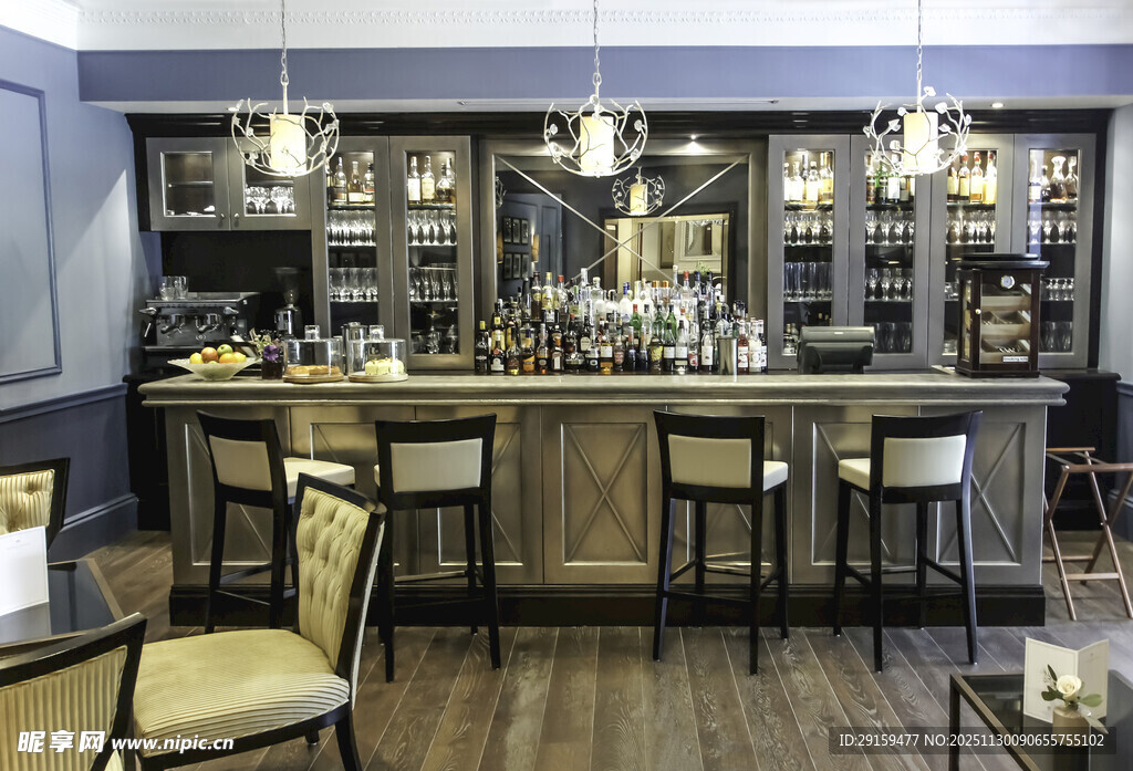 现代风格豪华酒吧室内设计