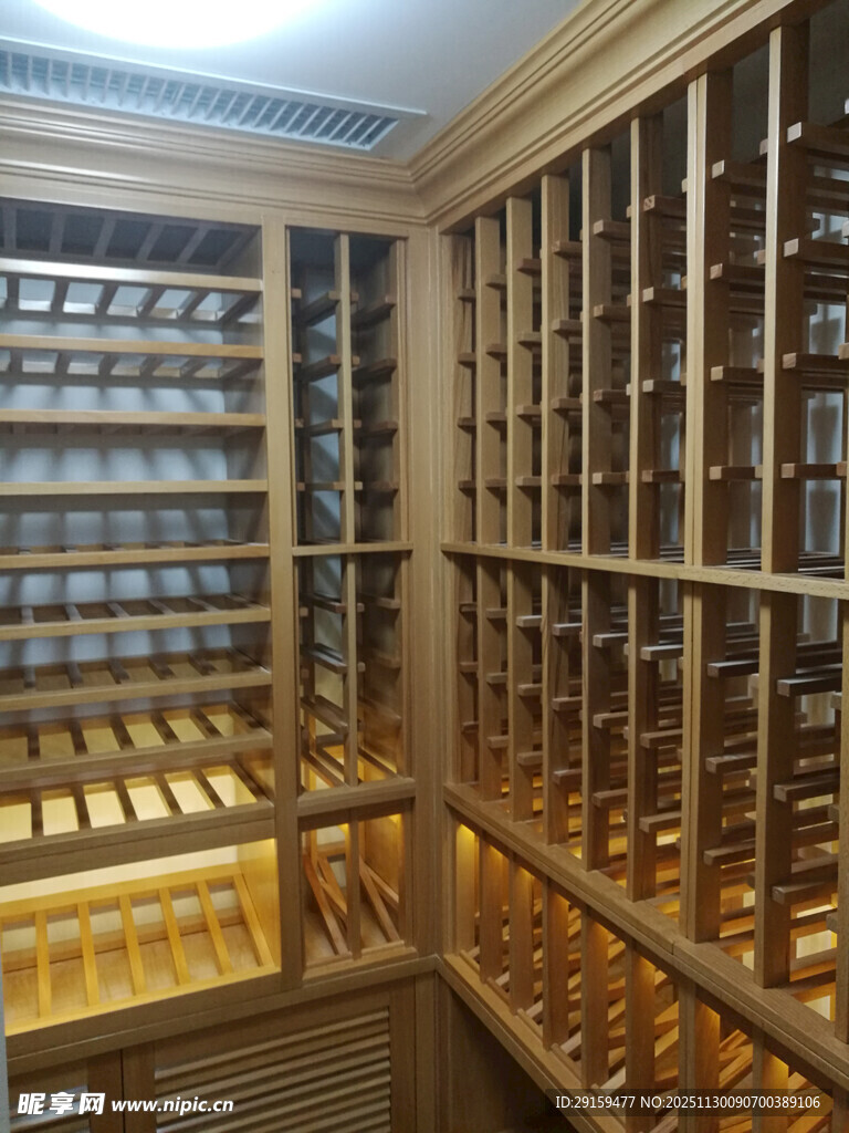 豪华实木酒架尽显格调