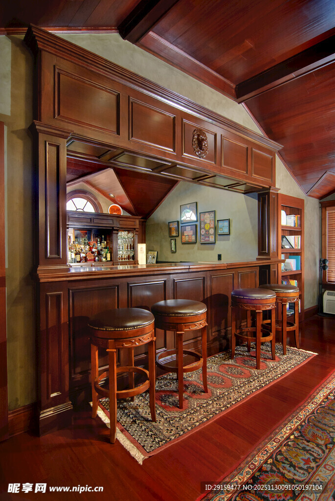 复古风格的温馨木质吧台