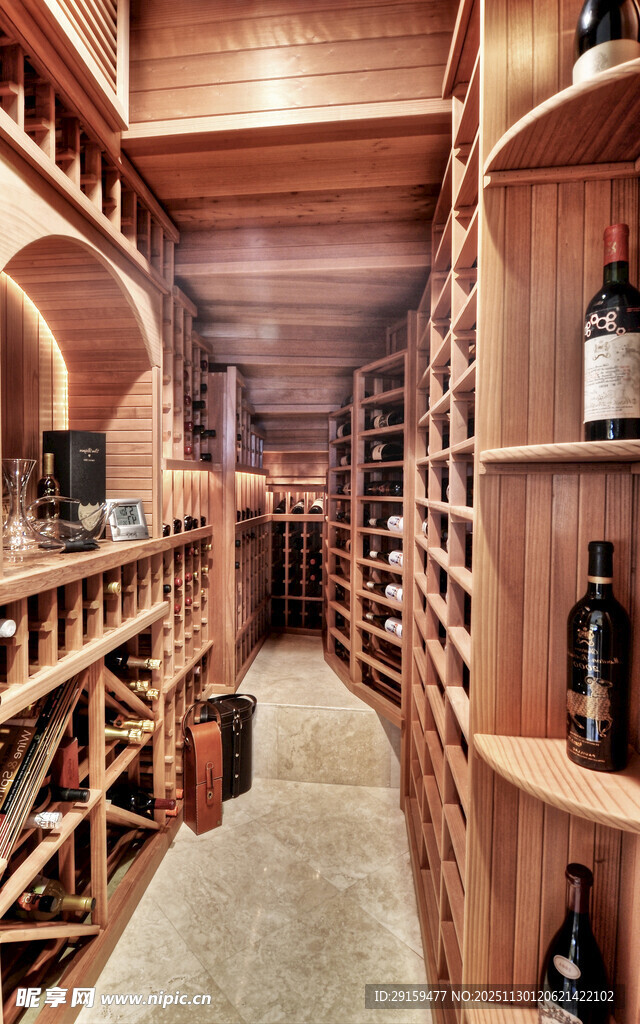 豪华木质酒窖内部景观