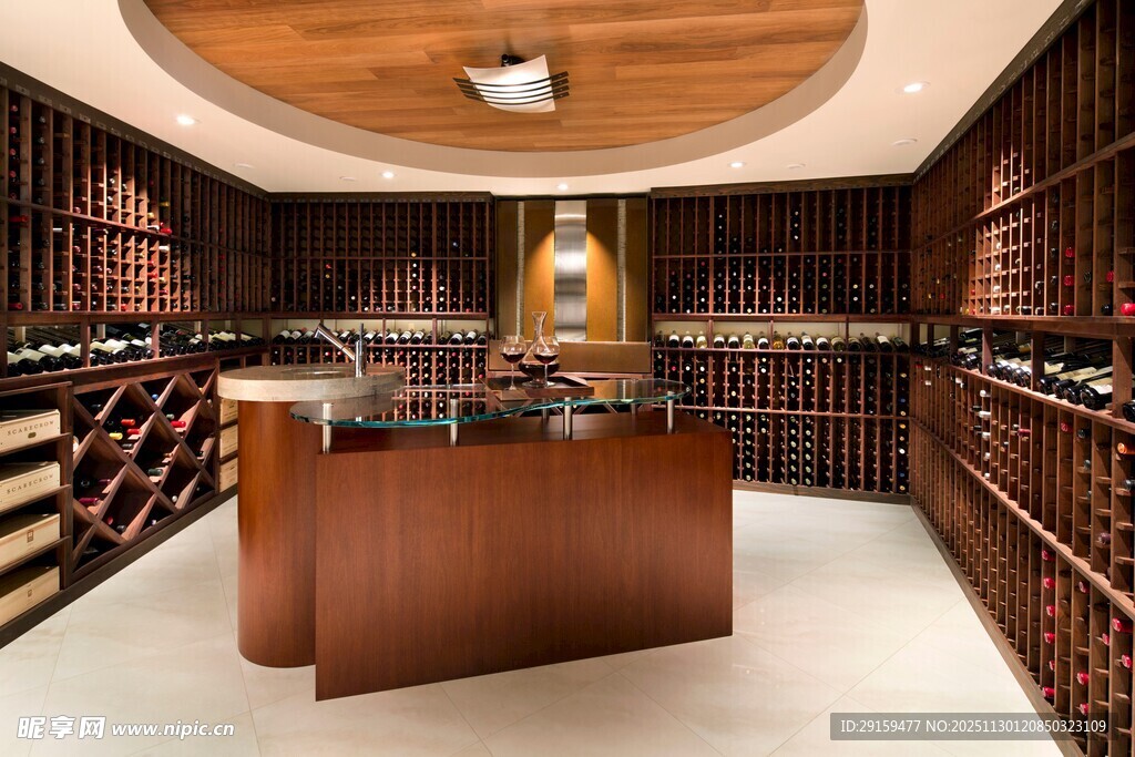 豪华酒窖展示优雅储酒空间