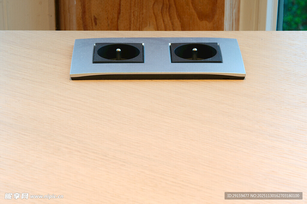 双灶燃气灶置于浅色台面