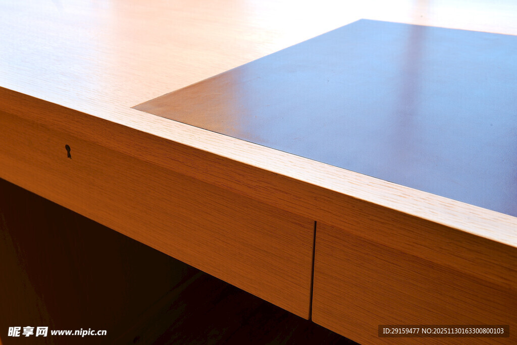 木质桌面局部特写