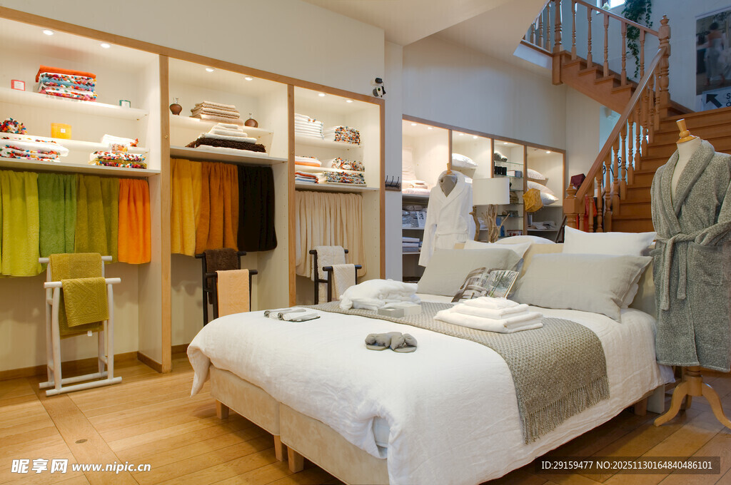 时尚卧室与衣物陈列空间