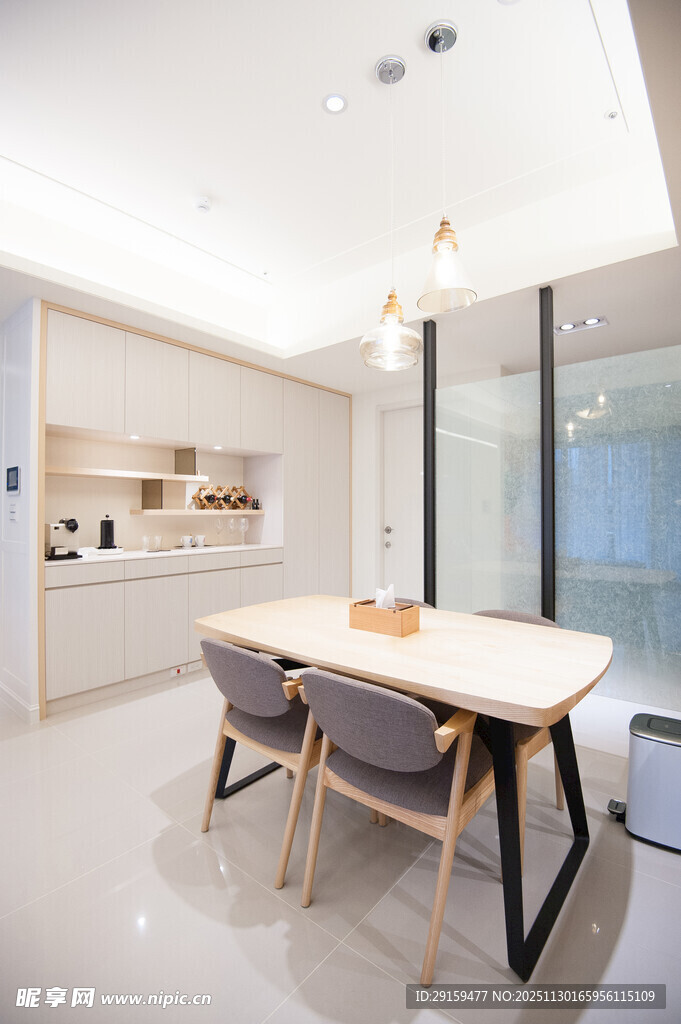 现代简约风餐厅室内场景