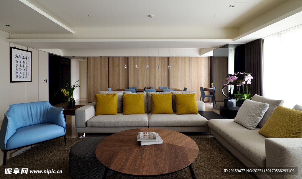 现代简约风客厅温馨场景