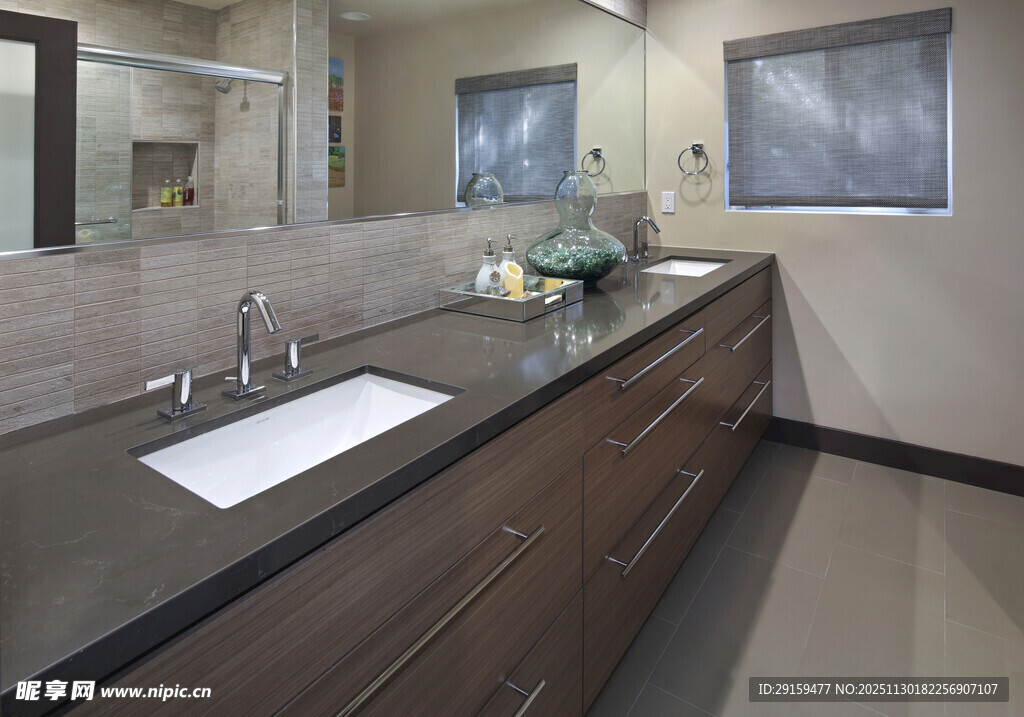 现代风格浴室双洗手台设计