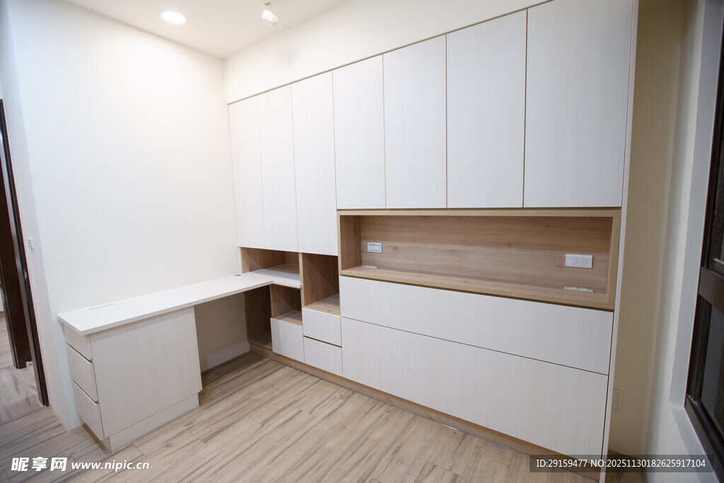 简约现代风格的室内橱柜设计