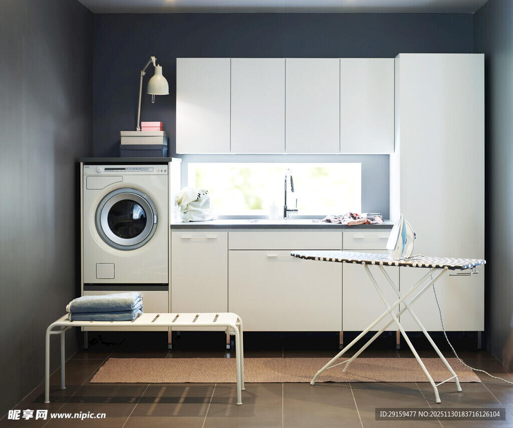 现代简约风格洗衣房场景