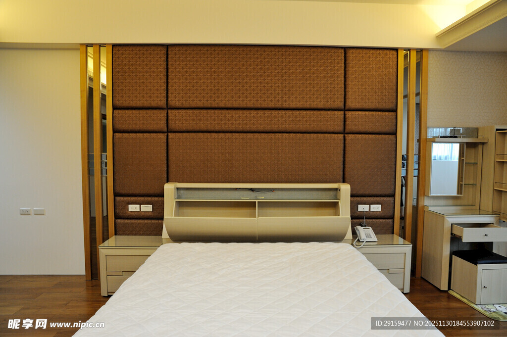 现代简约风格卧室空间