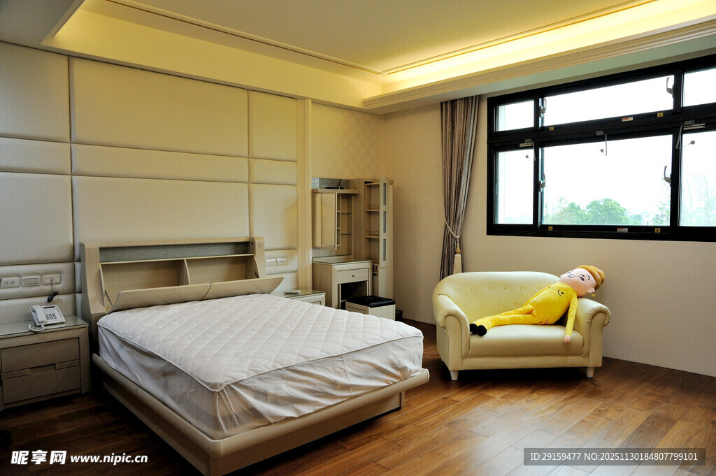 现代简约风格温馨卧室