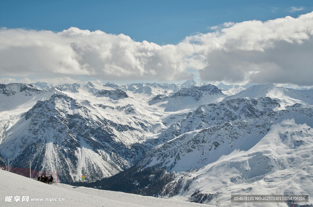 壮丽雪山景观