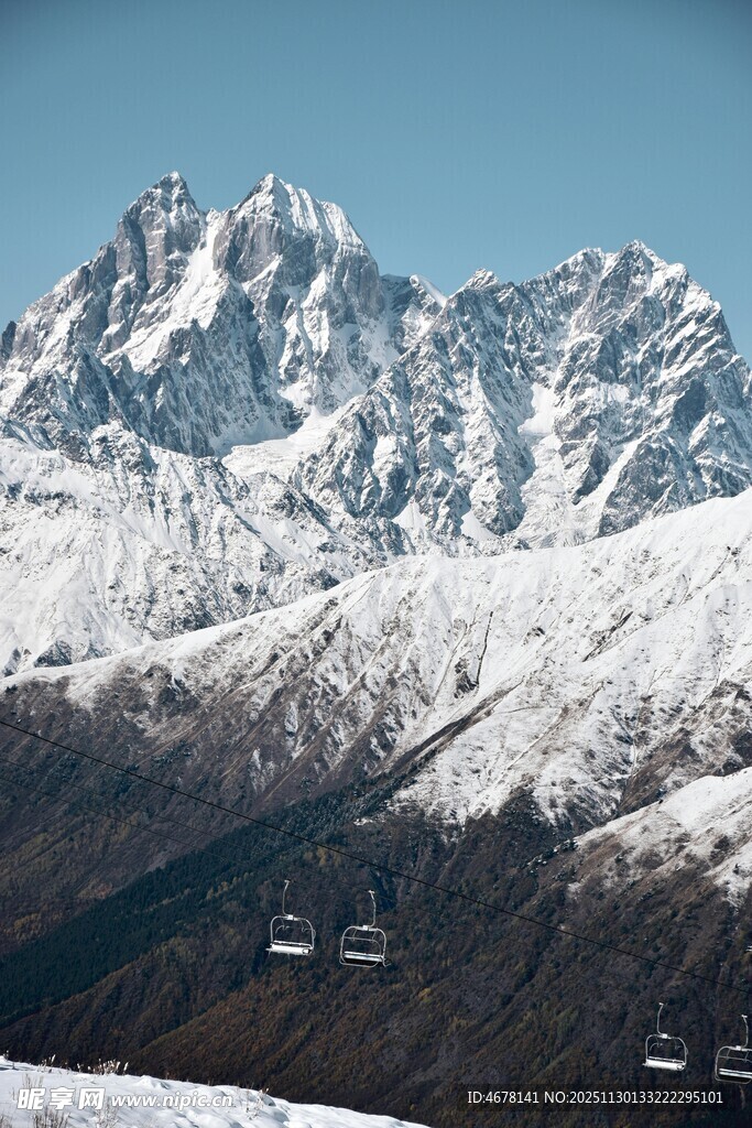 巍峨雪山壮丽景致