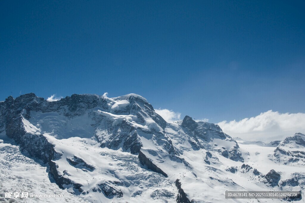 壮丽雪山景观