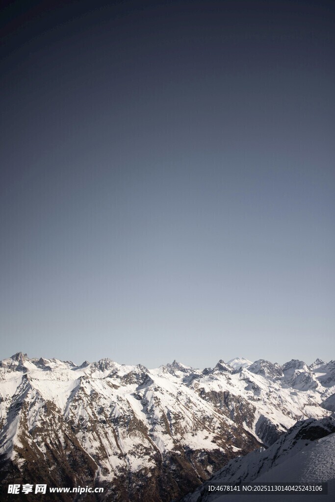 壮丽雪山景观