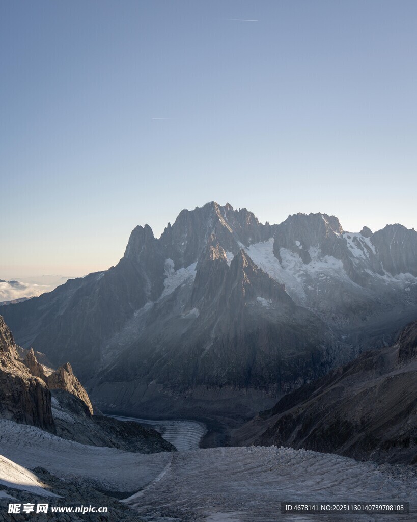 壮丽雪山景观
