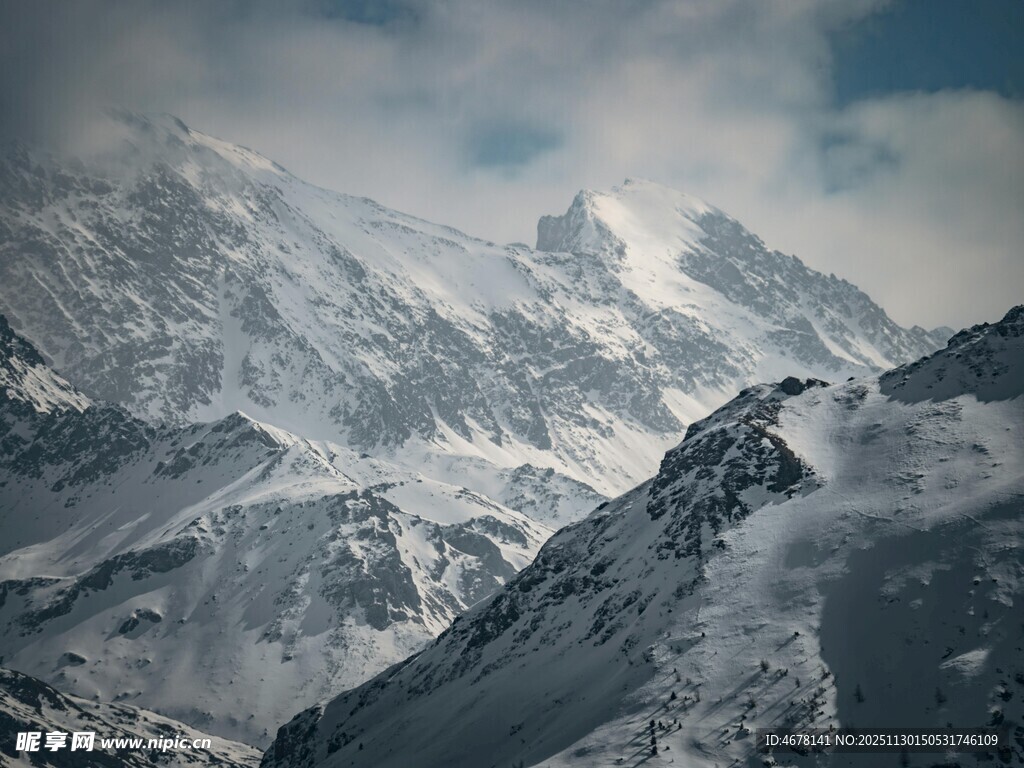 壮丽雪山景观