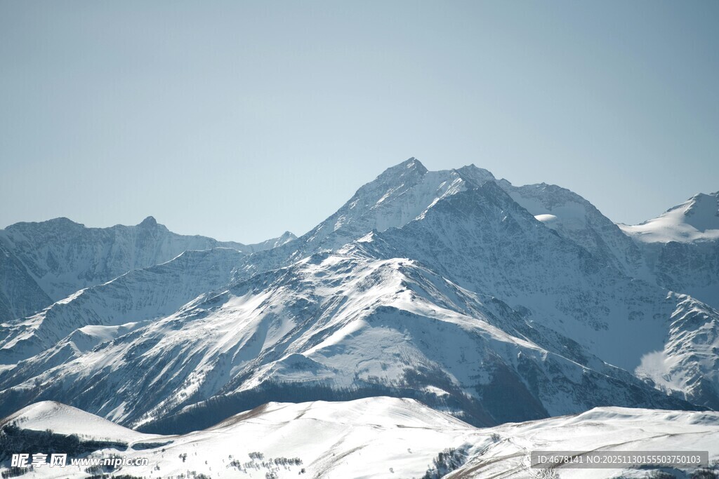 壮丽雪山景观
