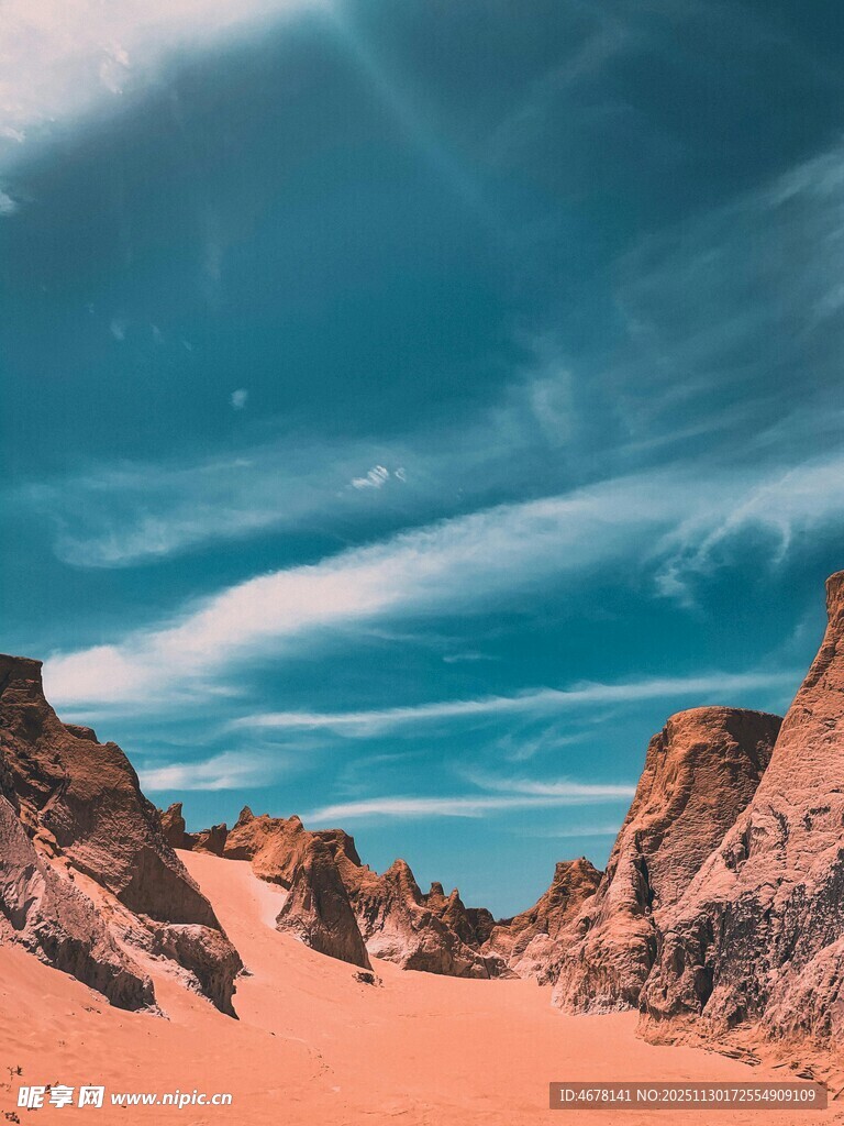 沙漠奇景壮丽岩石与蓝天