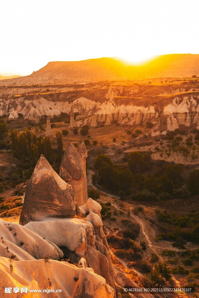 卡帕多西亚壮丽日落景观