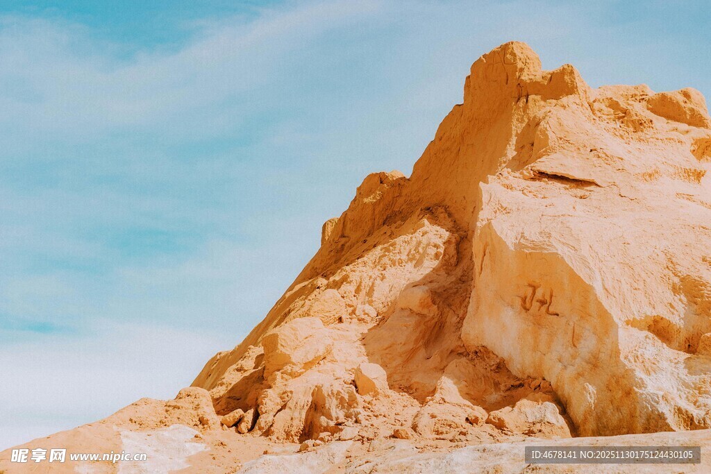 壮丽沙漠山峰景观