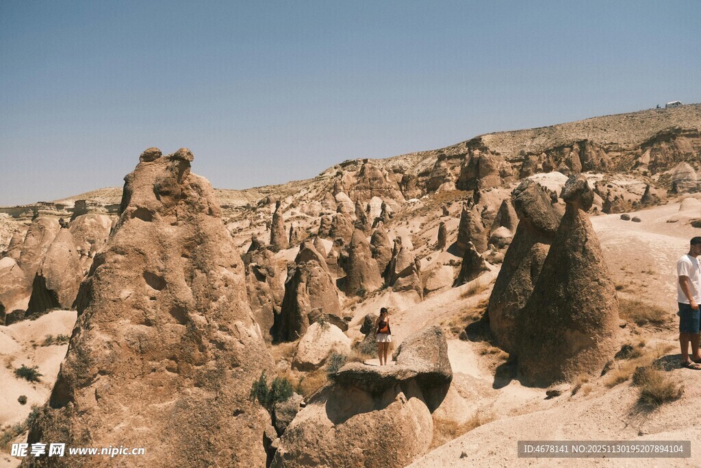 沙漠中奇特的岩石景观