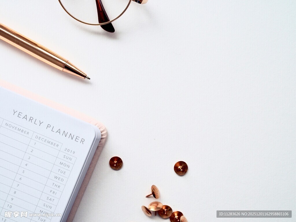 简约桌面文具与小物件