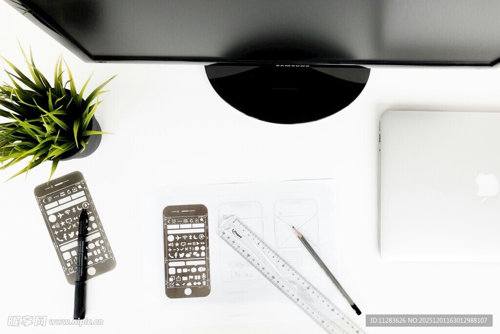 简约办公桌面布置展示