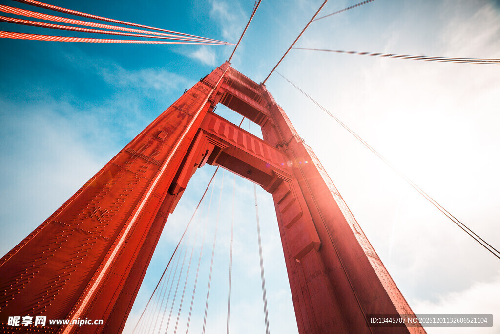 金门大桥仰拍美景