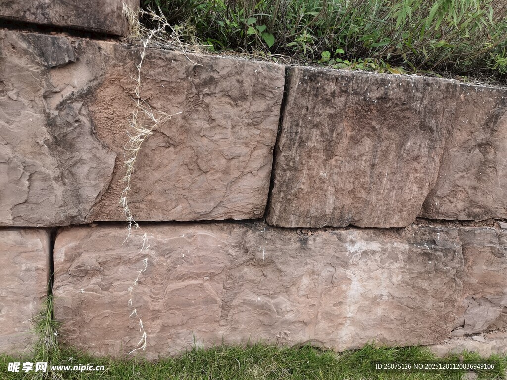 古老石墙岁月痕迹