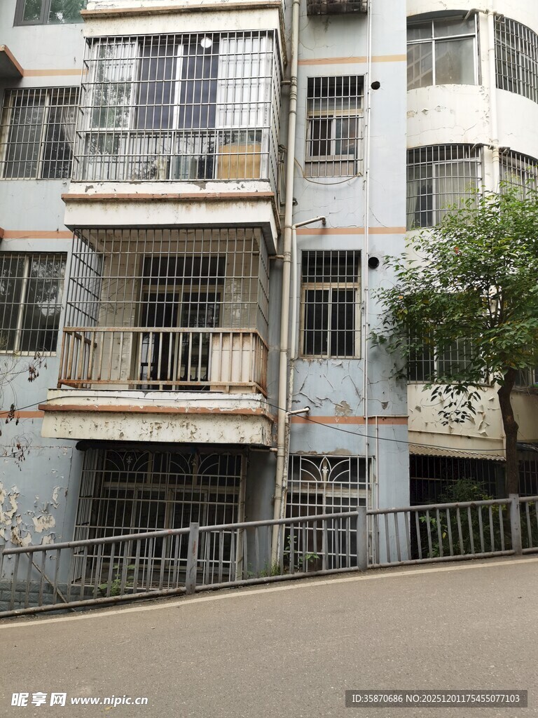 老旧居民楼外观景象
