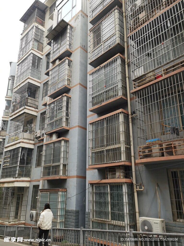 老旧居民楼外观景象