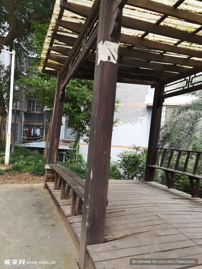 户外木质凉亭景观