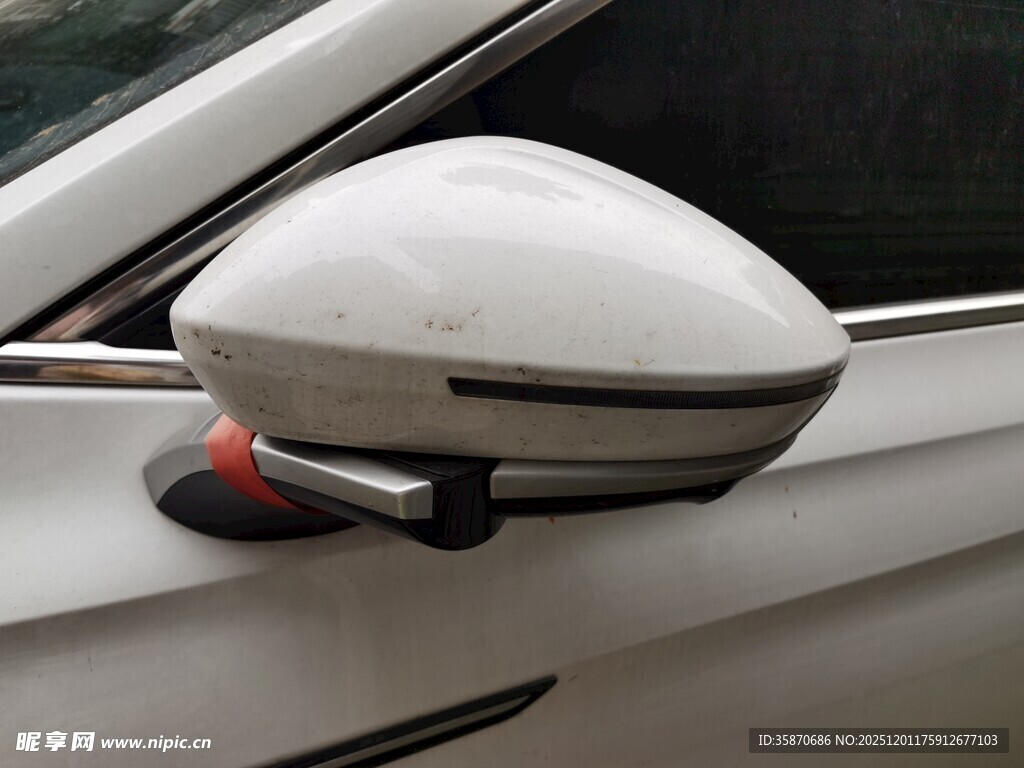 汽车后视镜特写