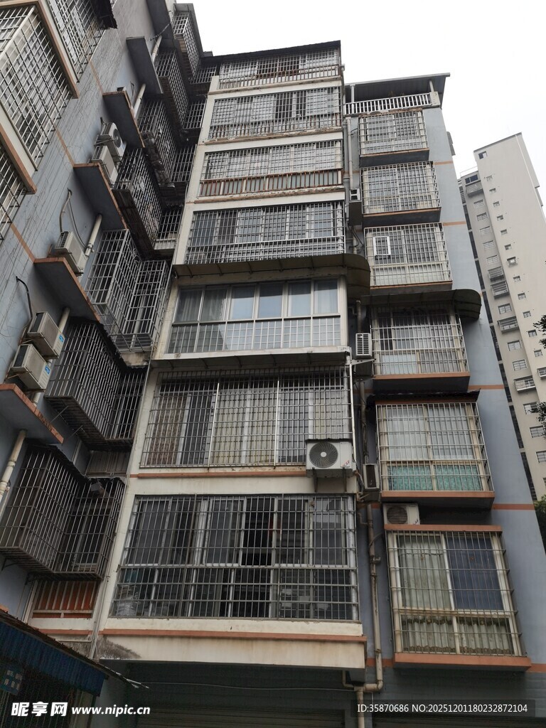 老旧居民楼外观景象