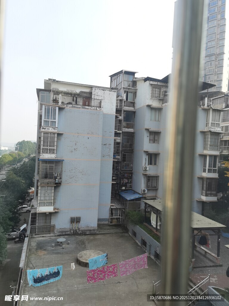 老旧居民楼外观景象