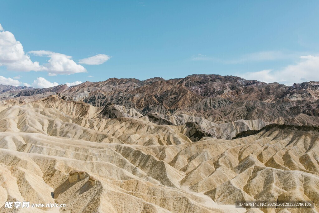 死亡谷壮丽的沙漠山脉景观