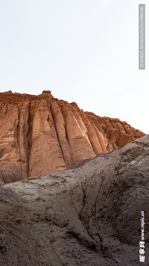 壮丽红色山丘地貌景观