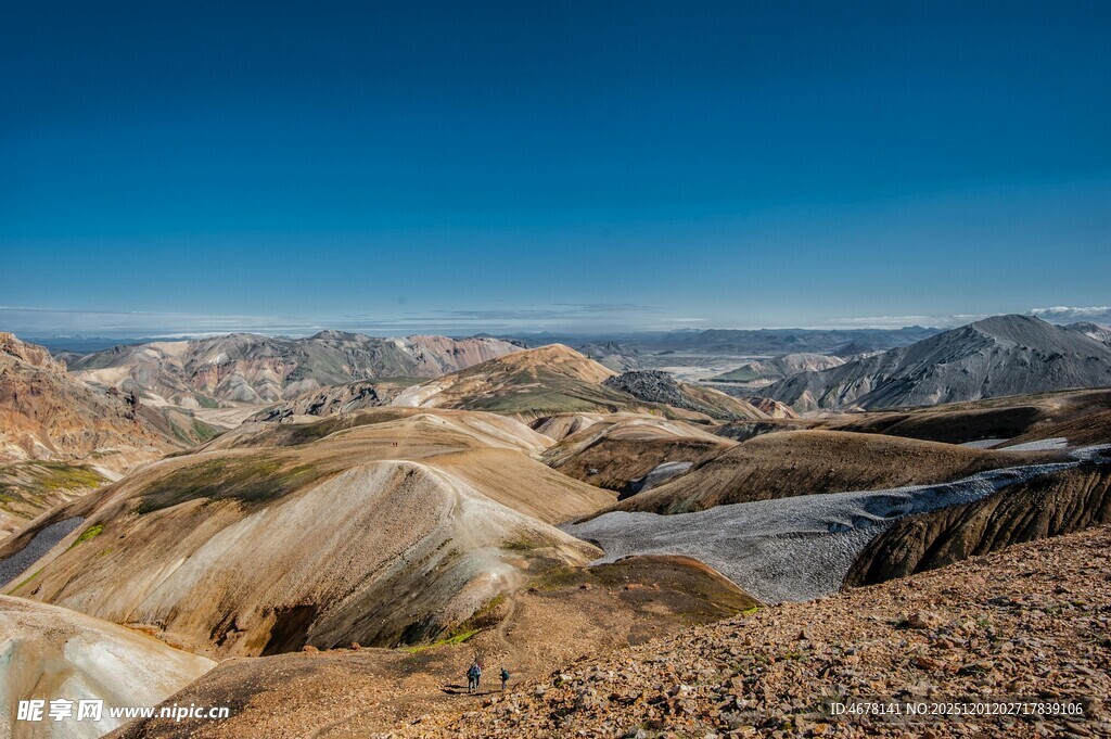五彩斑斓的壮丽山地景观