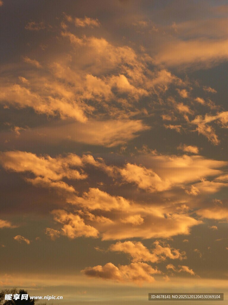 夕阳下的绚烂云彩