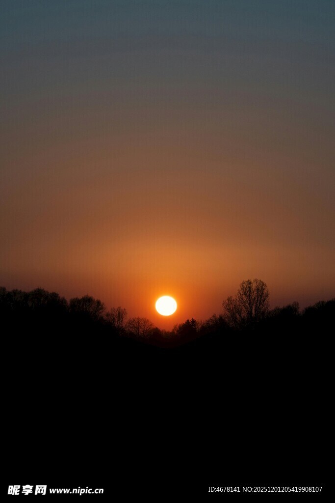 日落时分的天际美景