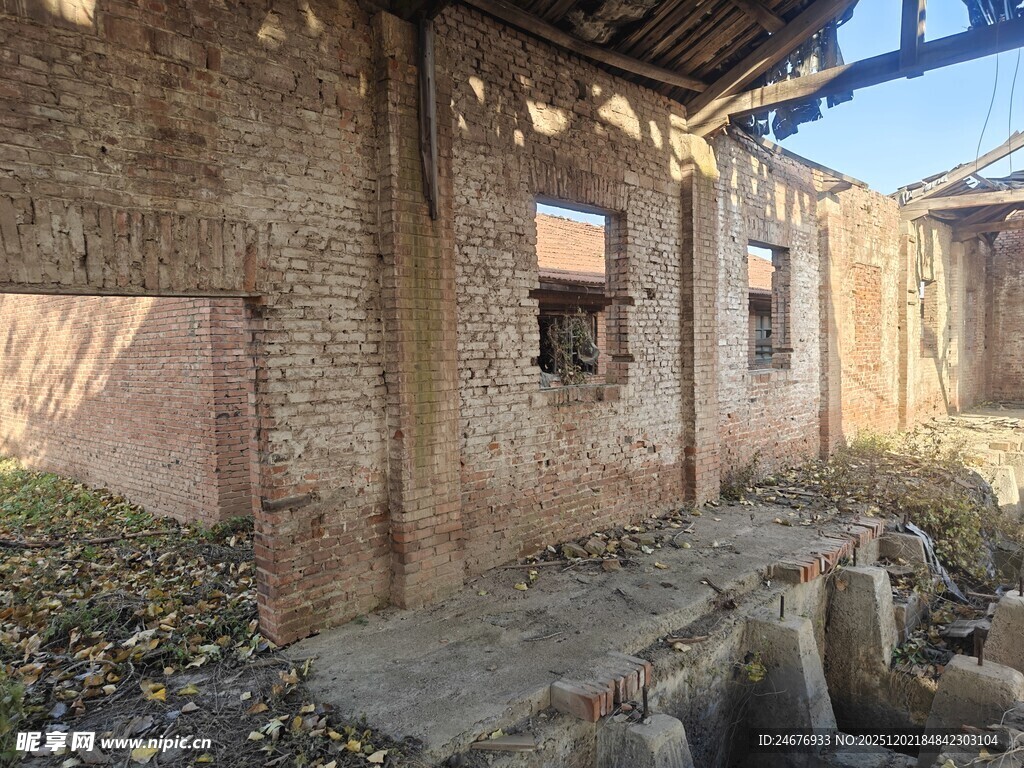 破旧废弃的老屋场景