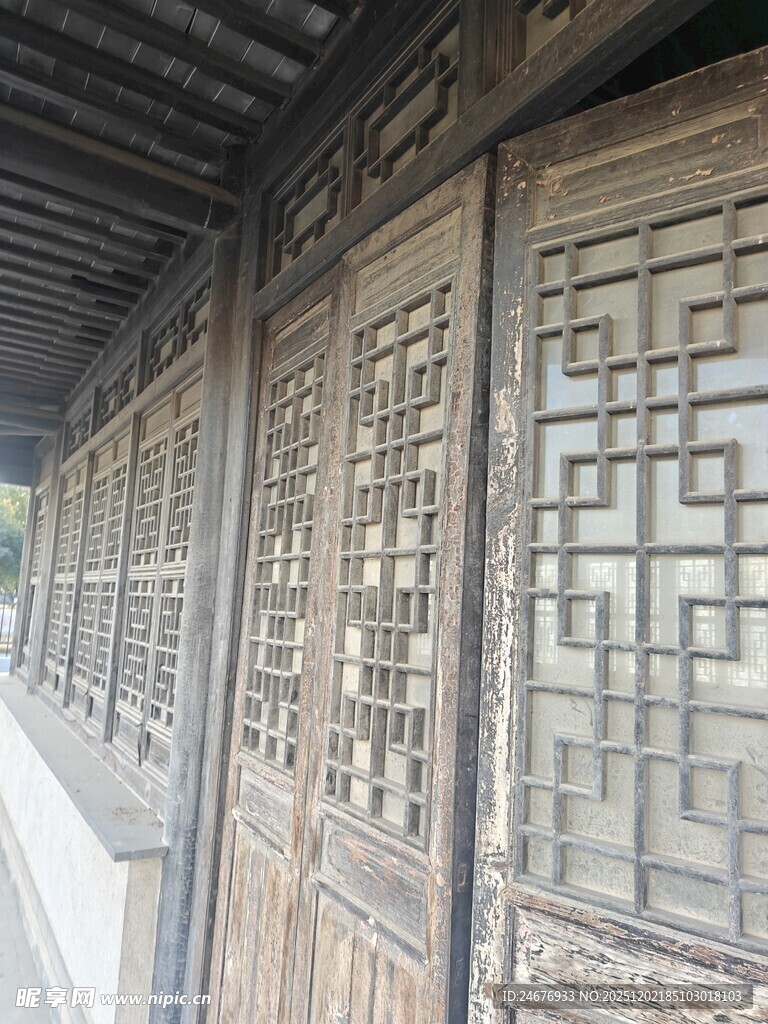 古式木雕镂空门窗